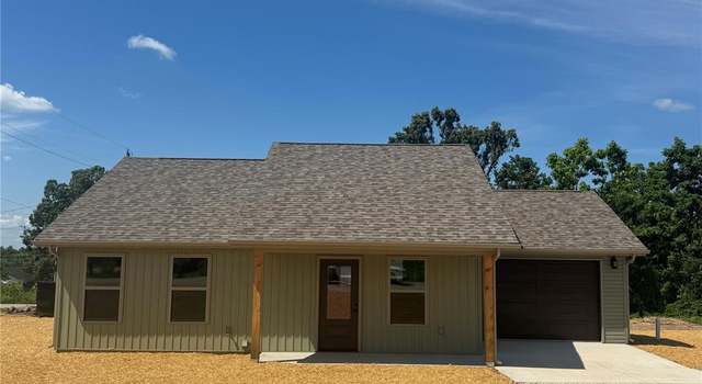 Photo of 200 E 4th St, Dixon, MO 65459