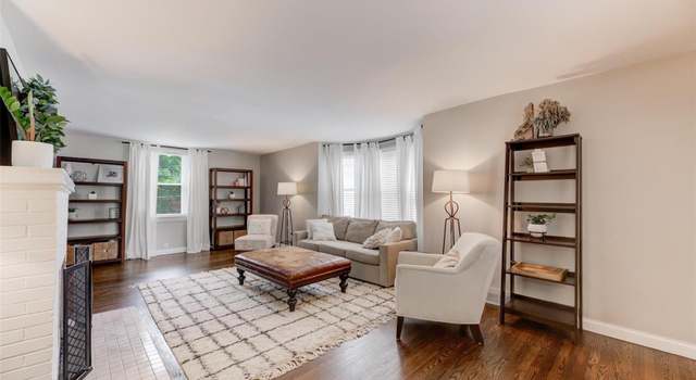 Photo of 996 N Woodlawn Ave, St Louis, MO 63122