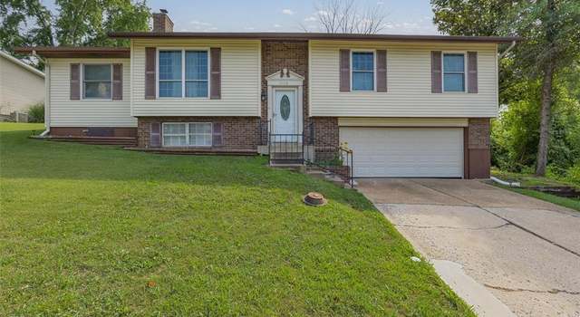 Photo of 2110 Devonshire Dr, Imperial, MO 63052
