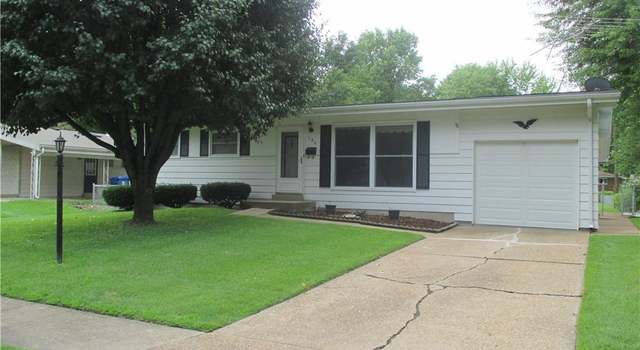 Photo of 560 Versailles Dr, Florissant, MO 63031