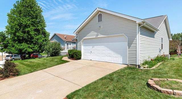 Photo of 2986 Cloverwoods Ln, St Peters, MO 63376