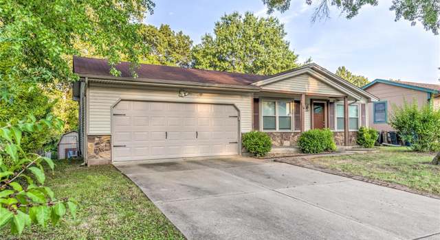 Photo of 24 Oak Bend Ln, St Peters, MO 63376