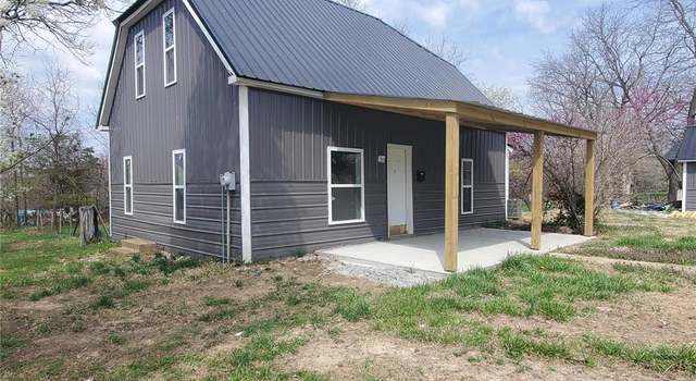 Photo of 401 N Oak Hill Dr, Houston, MO 65483