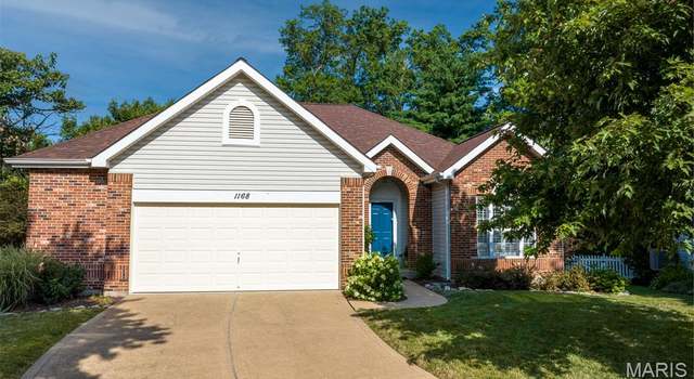 Photo of 1168 Oak Knoll Manor Ct, St Louis, MO 63119