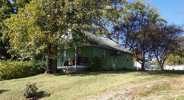 Photo of 61 W Main St, Oakdale, IL 62268