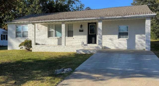 Photo of 400 Hickory Hills Dr, Dexter, MO 63841