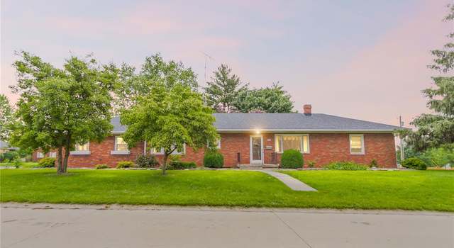 Photo of 105 E Mulberry St, Jerseyville, IL 62052