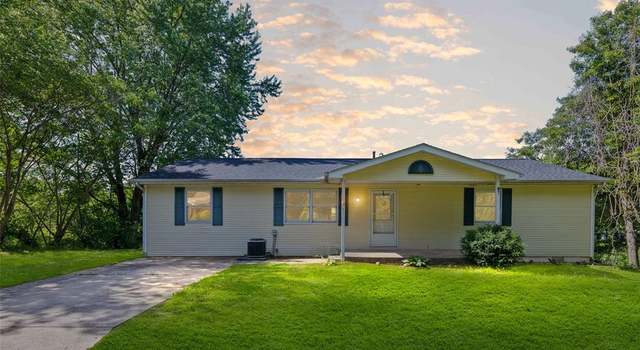 Photo of 32591 Elm Ct, Brighton, IL 62012