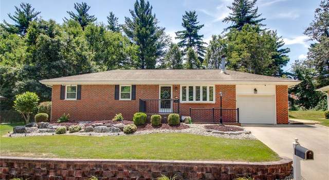 Photo of 2421 Woodcrest Dr, Alton, IL 62002