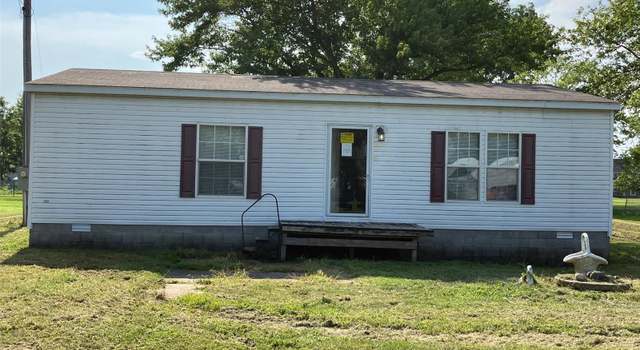 Photo of 291 N Elm St, Nashville, IL 62263