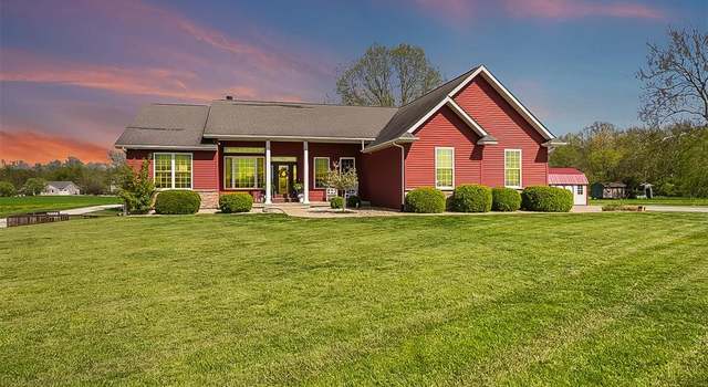 Photo of 9120 Rezy Rd, Staunton, IL 62088