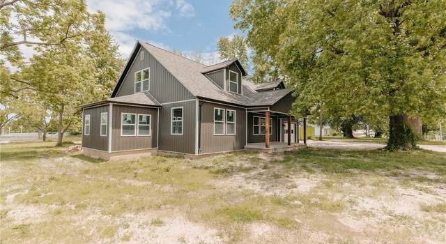 Photo of 506 W 4th St, Dixon, MO 65459