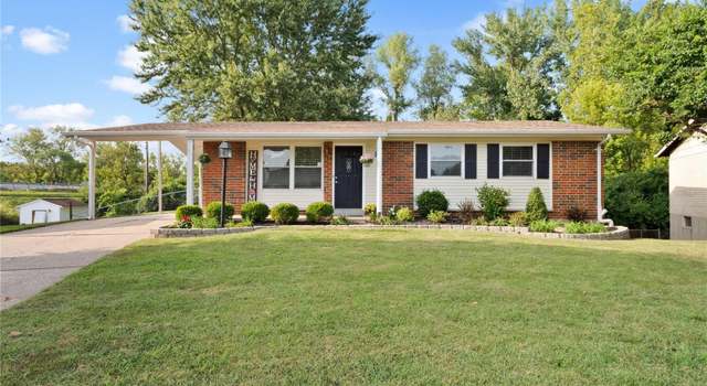 Photo of 11969 Longmont Dr, Maryland Heights, MO 63043