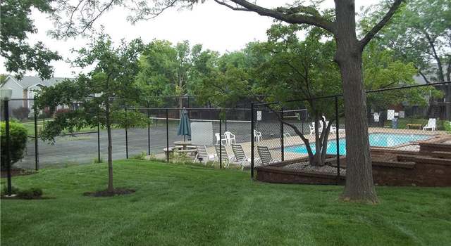 Photo of 1652 Forest Hills Dr, St Charles, MO 63303