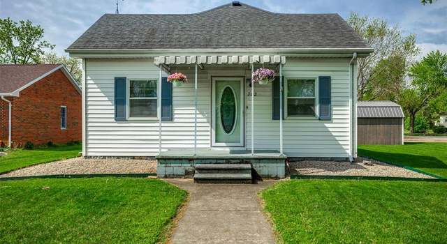 Photo of 702 E Broad St, Raymond, IL 62560