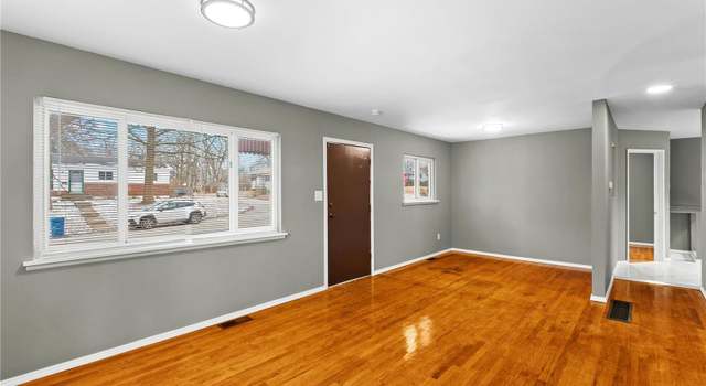 Photo of 10364 Baron Dr, St Louis, MO 63136