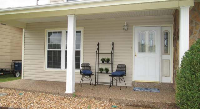 Photo of 1320 Edinburgh Dr, St Charles, MO 63303