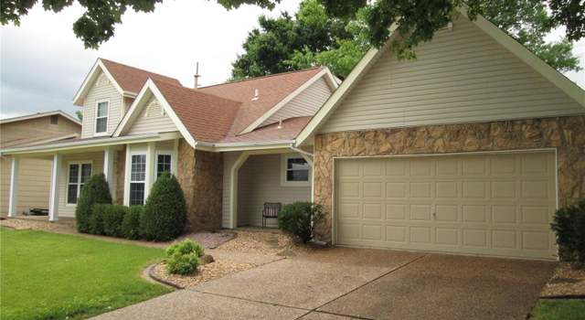 Photo of 1320 Edinburgh Dr, St Charles, MO 63303