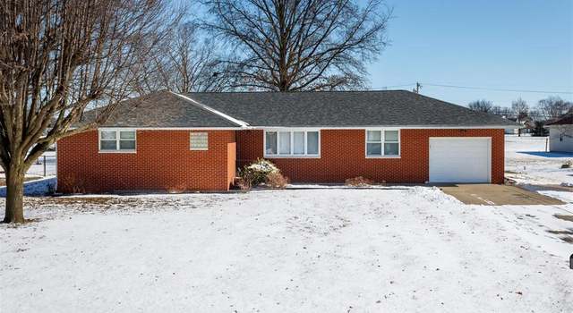 Photo of 1015 Helvetia Dr, Highland, IL 62249