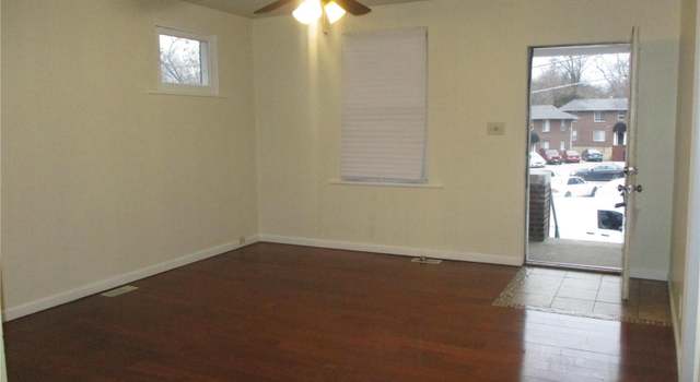 Photo of 262 Chambers Rd, St Louis, MO 63137