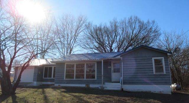 Photo of 305 Warren St, Richland, MO 65556