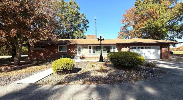 Photo of 806 Lakeview Dr, Mount Olive, IL 62069