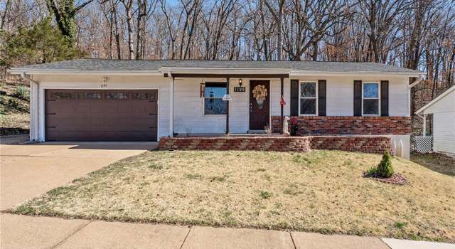 Photo of 1199 Green Knoll Dr, Fenton, MO 63026