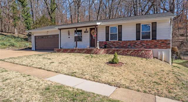 Photo of 1199 Green Knoll Dr, Fenton, MO 63026