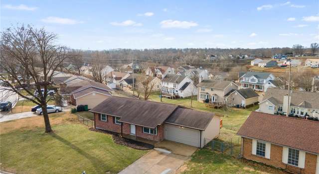 Photo of 17 Stonehenge Ct, St Charles, MO 63303