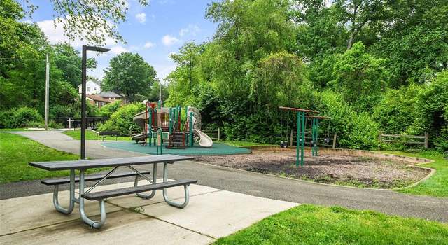 Photo of 954 Sanders Dr, Saint Louis, MO 63126