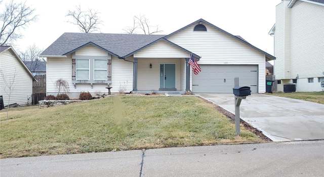 Photo of 1129 Claycrest Cir, St Charles, MO 63304