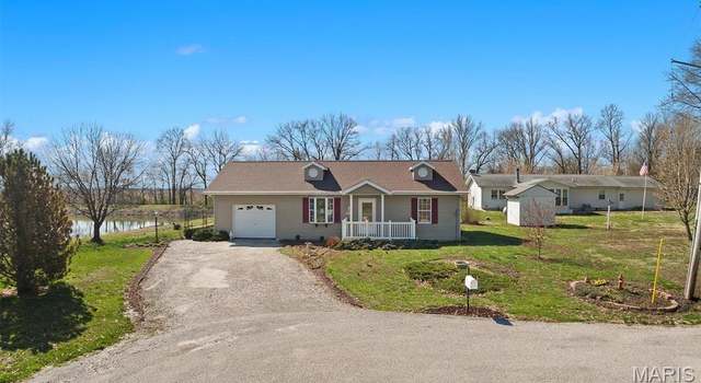 Photo of 10 Mallard Dr, Carlyle, IL 62231