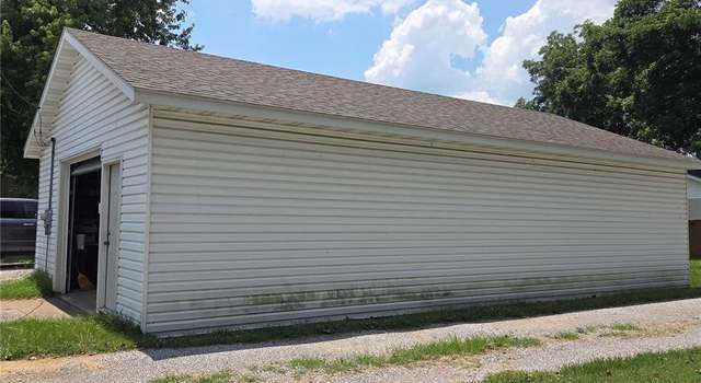 Photo of 215 S Jefferson St, Mascoutah, IL 62258