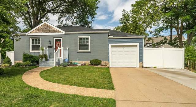 Photo of 2 Bedford Dr, St Louis, MO 63144