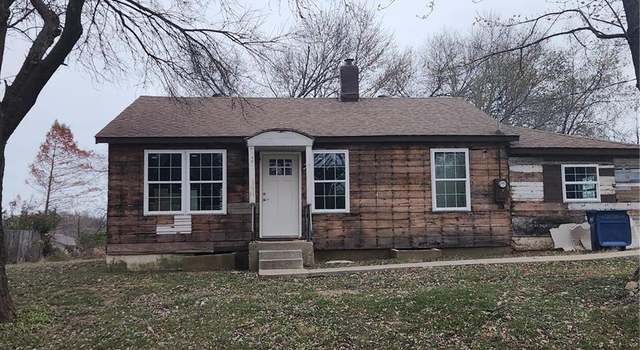Photo of 303 S Pine St, Dixon, MO 65459