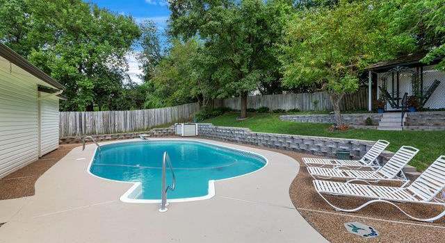 Photo of 10 Kenwood Ct, St Charles, MO 63301