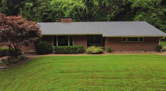 Photo of 3 Sylvania Dr, Belleville, IL 62223