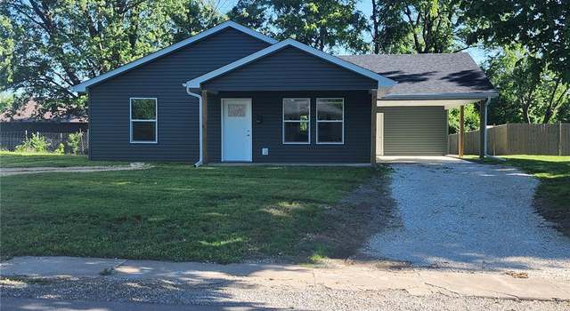 Photo of 9 E Locust St, Bowling Green, MO 63334