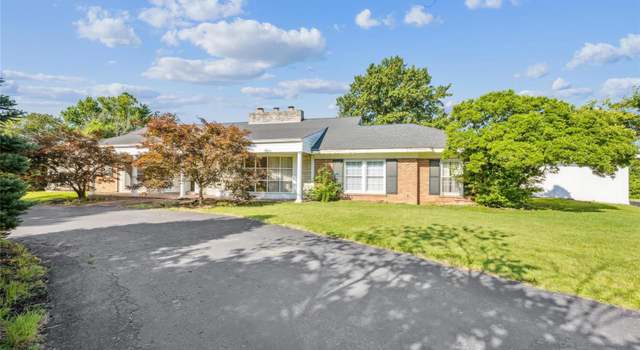 Photo of 5 Westwood Country Club Ln, St Louis, MO 63131