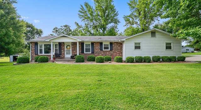 Photo of 214 Hillcrest Dr, Elsberry, MO 63343