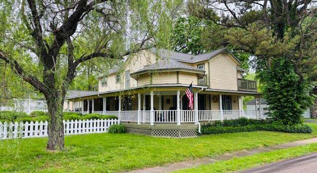 Photo of 305 Frisco St, Steelville, MO 65565