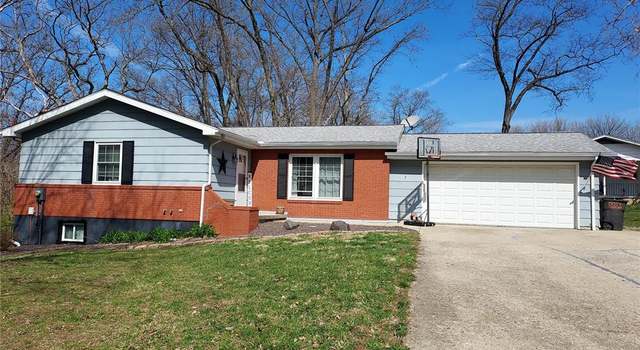 Photo of 7 Spring Hill Dr, Greenville, IL 62246