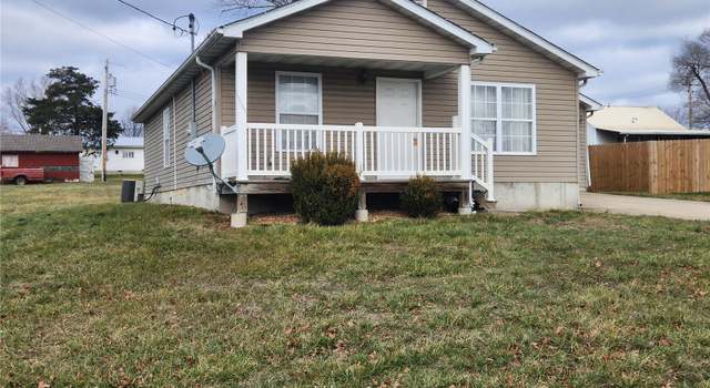 Photo of 105 East Oak Ln, Owensville, MO 65066