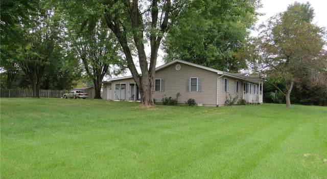 Photo of 208 E Bittersweet Dr, Gerald, MO 63037