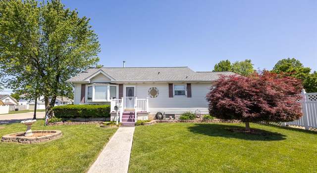 Photo of 110 E 6th St, Roxana, IL 62084