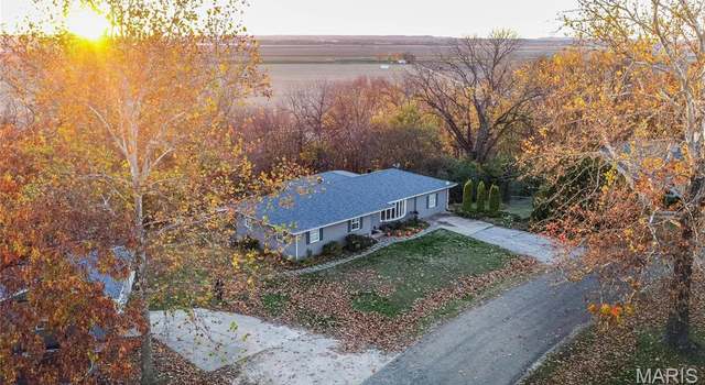 Photo of 121 Douglas Dr, Pleasant Hill, IL 62366