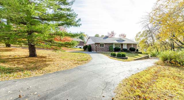 Photo of 575 Woodstream Dr, St Charles, MO 63304
