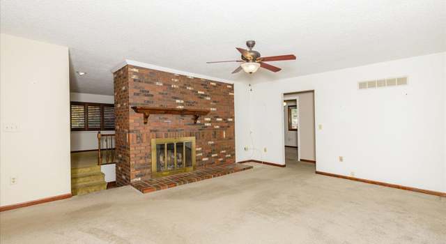 Photo of 575 Woodstream Dr, St Charles, MO 63304