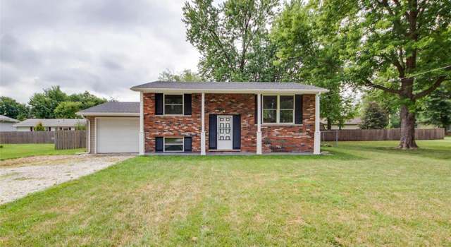 Photo of 205 Cindy St, Brighton, IL 62012