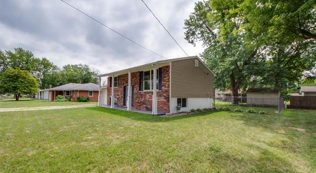 Photo of 205 Cindy St, Brighton, IL 62012
